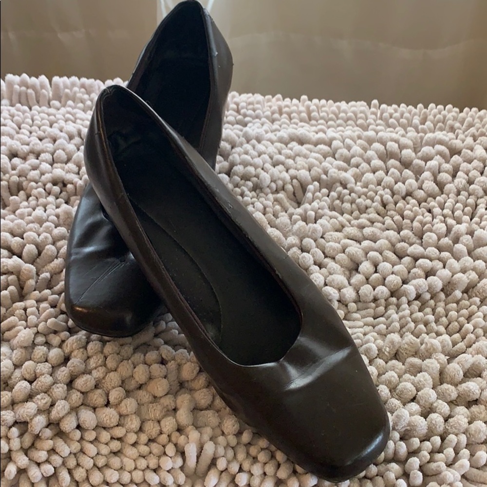 Basic edition brown heels